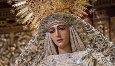 La Esperanza remata la misión con una procesión de gloria de la Catedral a Triana
