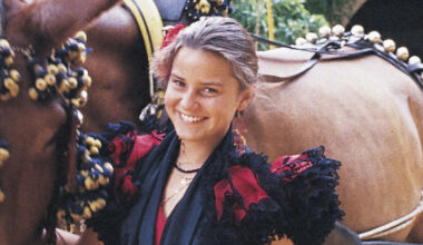 la rebelde puesta de largo de Eugenia Martínez de Irujo, que le valió el enfado de su madre