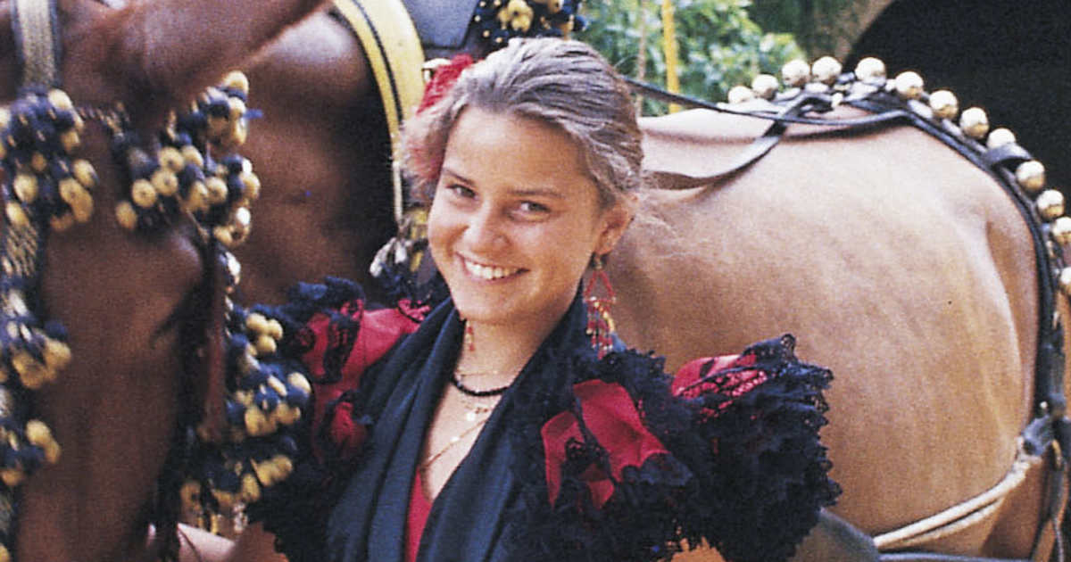 la rebelde puesta de largo de Eugenia Martínez de Irujo, que le valió el enfado de su madre