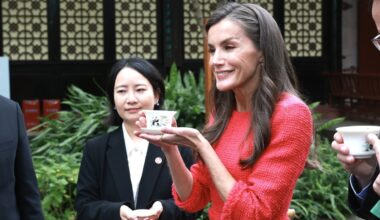 La reina Letizia impresiona en China en un homenaje a Antonio Machado - La Voz de Galicia