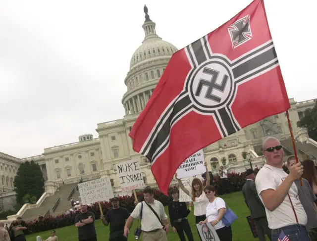 Unos nazis frente al Capitolio en Washington, en 2002.