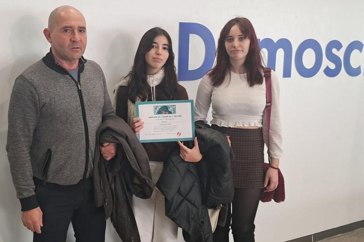 Dos alumnas de 4º recibieron
una mención de honor.
