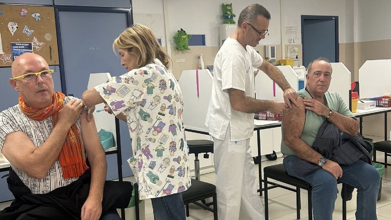 Fin de semana de vacunación extraordinaria contra la gripe para mayores de 60 en el Marcide - La Voz de Galicia