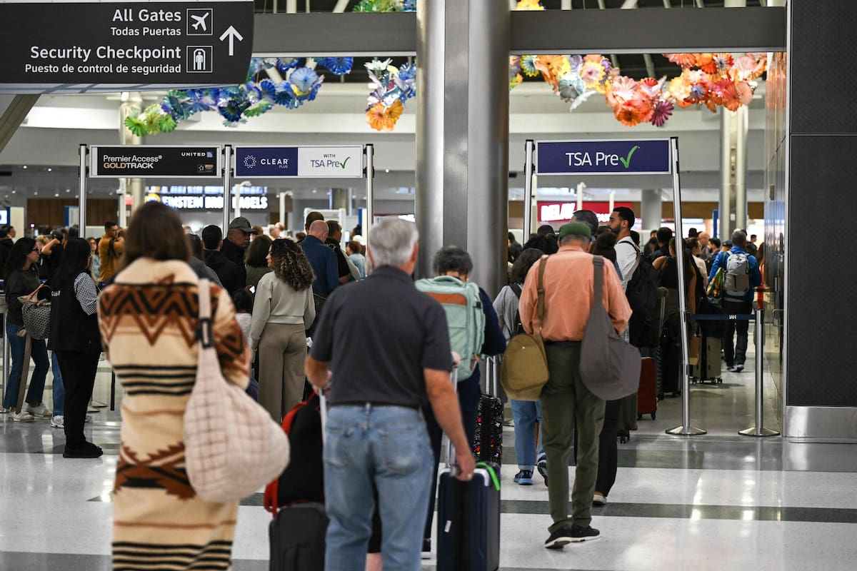 El ultimátum de Trump a los controladores aéreos tras las cancelación de miles de vuelos