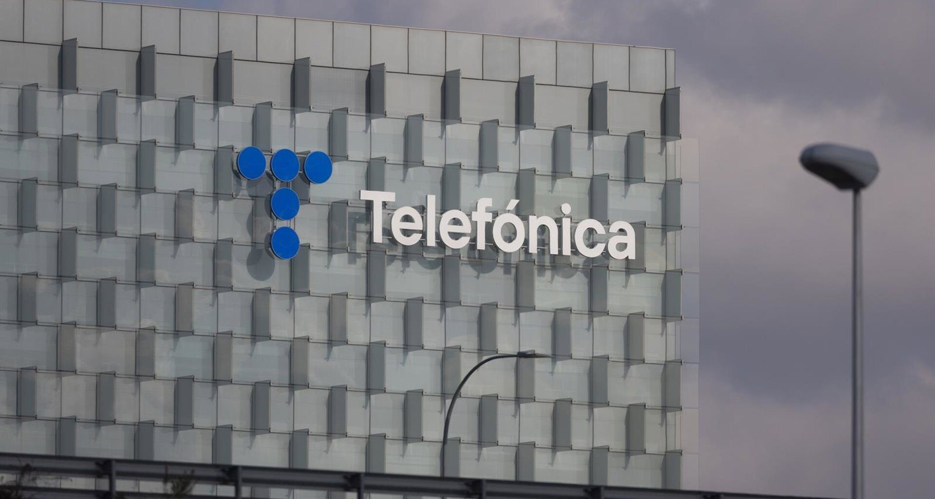 Telefónica anuncia a los sindicatos un ERE en siete de sus filiales