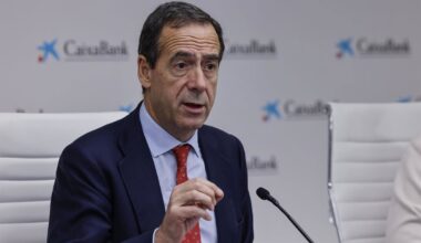 CaixaBank cree que la consolidación bancaria genera valor y se puede hacer "de forma acordada"