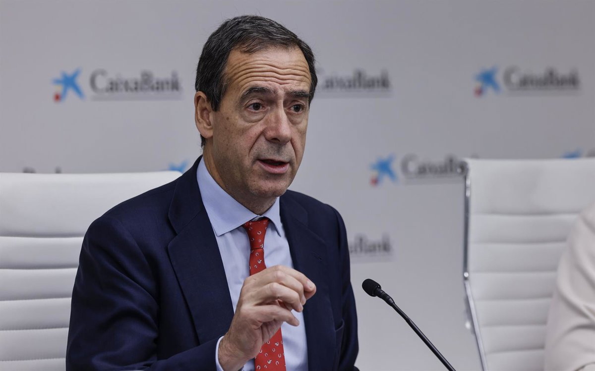 CaixaBank cree que la consolidación bancaria genera valor y se puede hacer "de forma acordada"