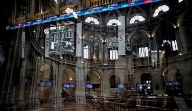 El Ibex 35 corta la racha bajista y sube un 0,39% a las espera de las actas de la Fed y Nvidia