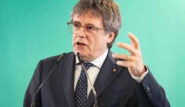 Puigdemont pide al PSOE "emprender la ruptura que se negaron a hacer hace 50 años"