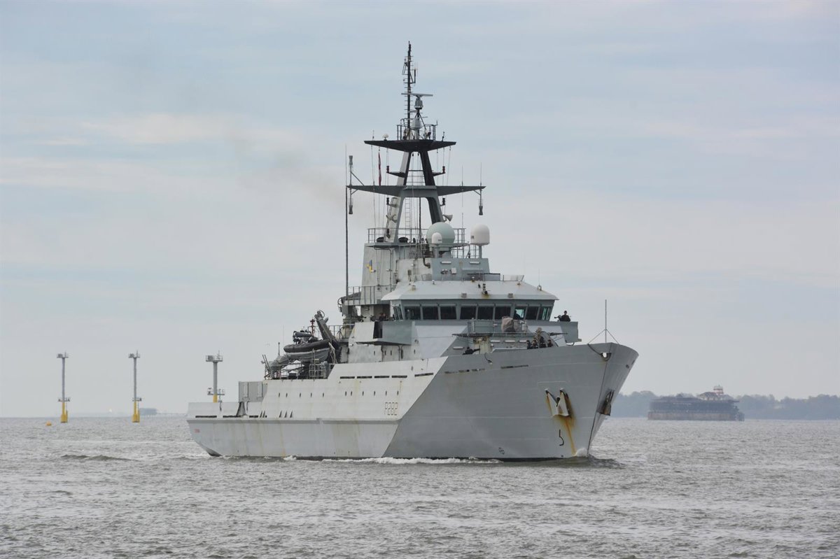 Buques británicos y de la OTAN vigilan a dos buques de guerra rusos en el canal de la Mancha