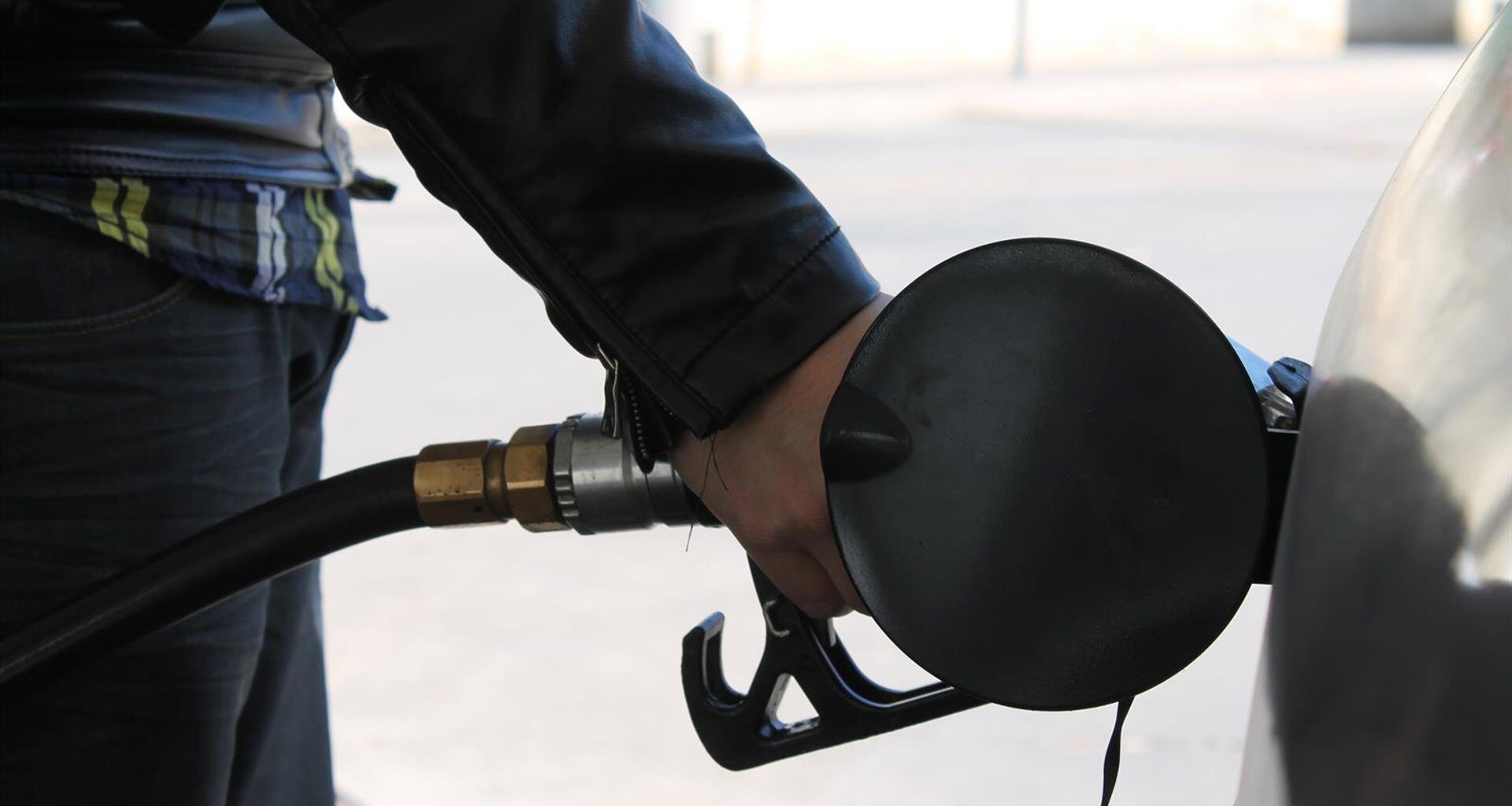 Estudio de OCU confirma que el combustible de gasolineras económicas es tan bueno como el de las grandes marcas