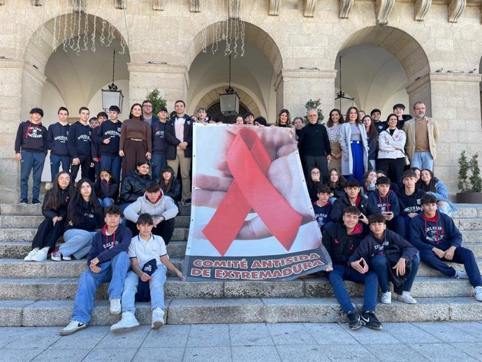 Acto institucional del Ayuntamiento de Cáceres con motivo del Día de la Lucha contra el Sida, que se conmemora el próximo 1 de diciembre