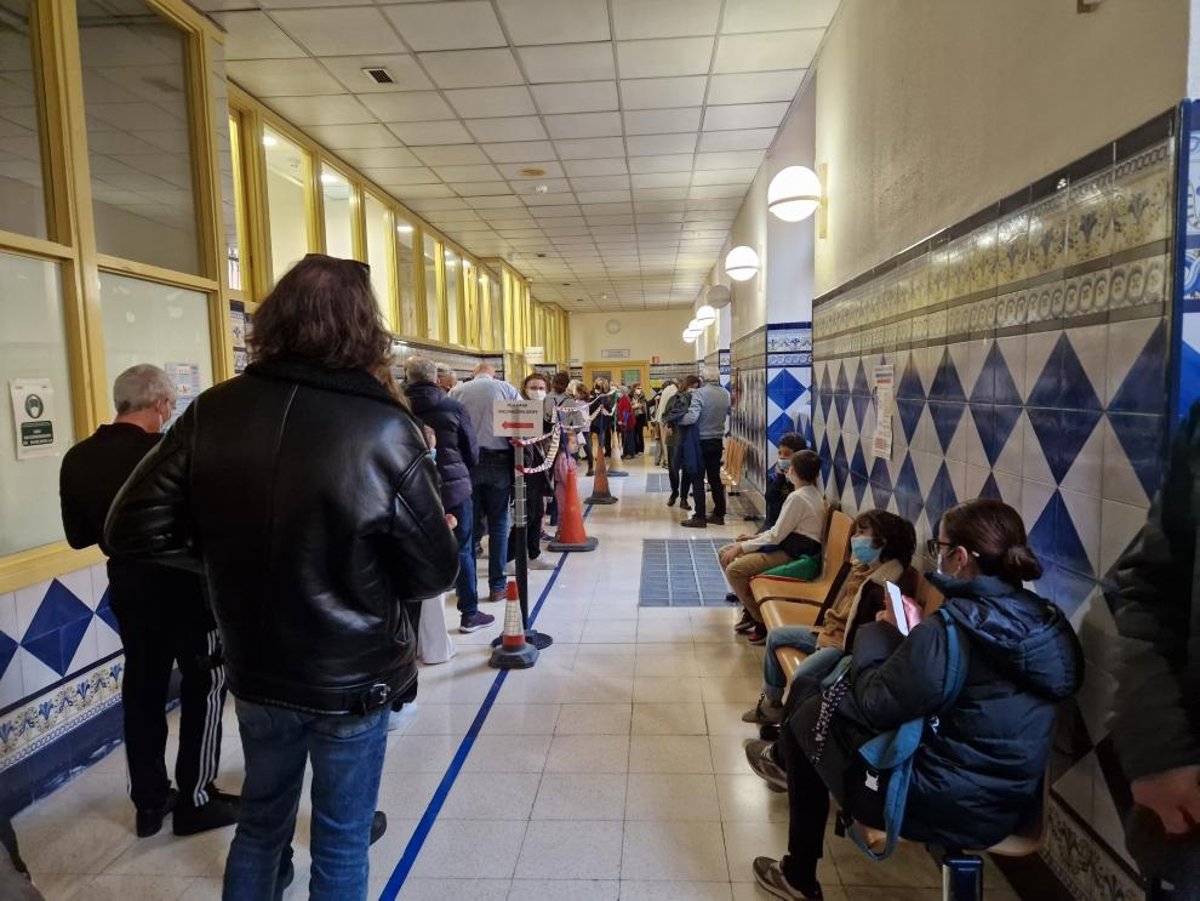 La vacunación sin cita de gripe se mantiene este domingo solo para niños y se aplaza para el resto al sábado 13