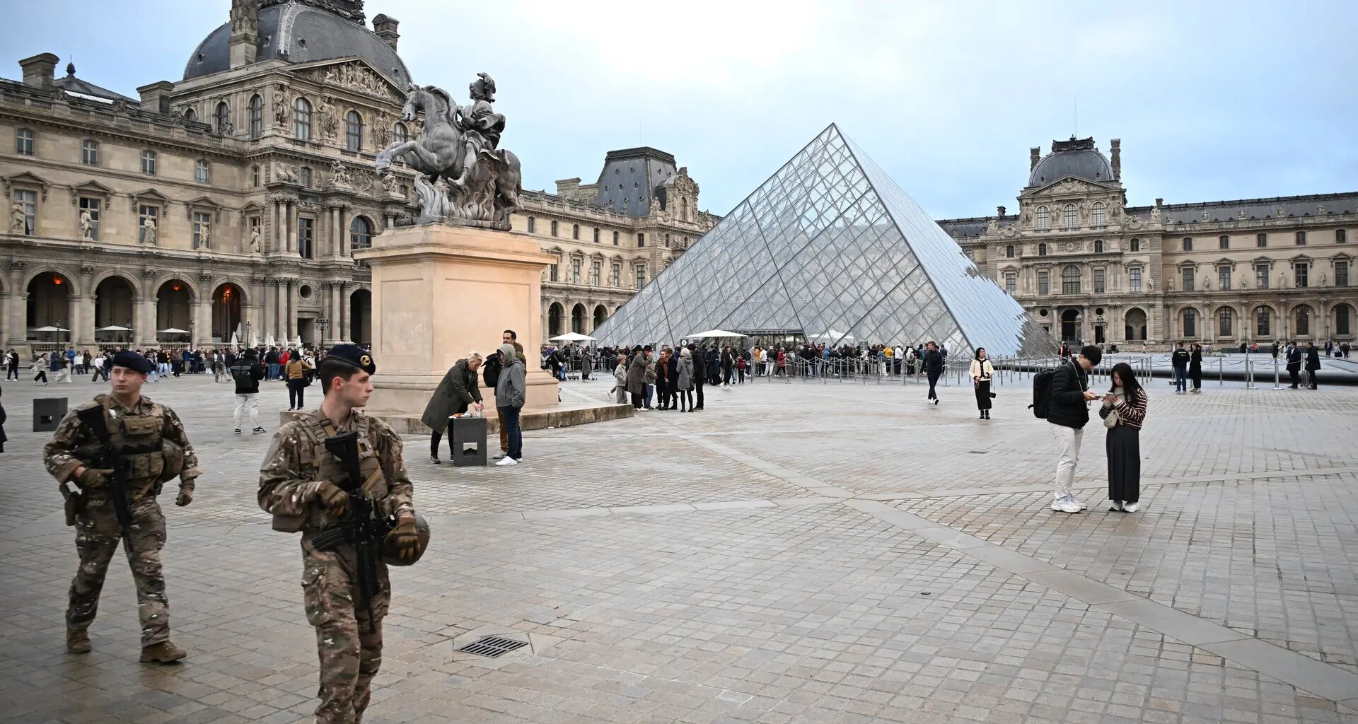 La contraseña de la red de seguridad del Louvre era... 'LOUVRE'