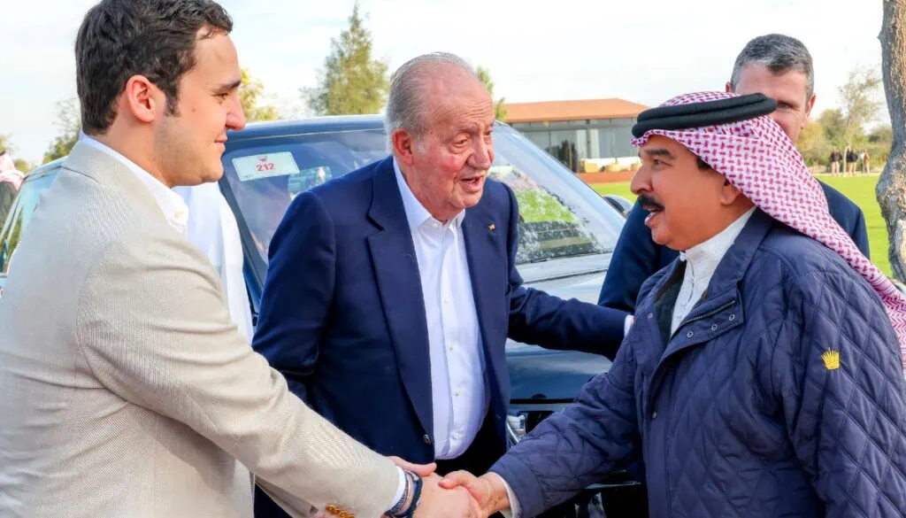 El rey emérito Juan Carlos y Froilán en su viaje a Baréin