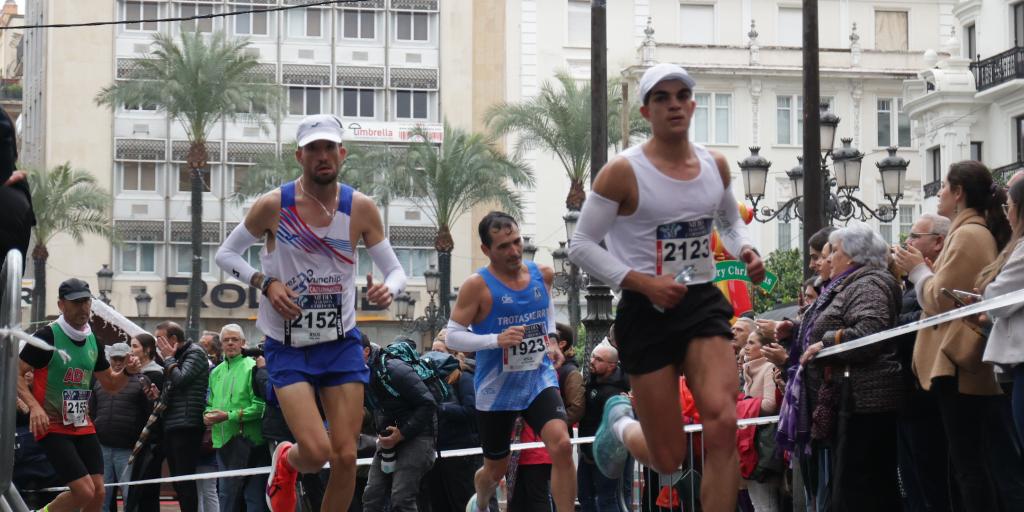 Un hombre de 60 años sufre un infarto en la Media Maratón de Córdoba y es salvado con un desfibrilador