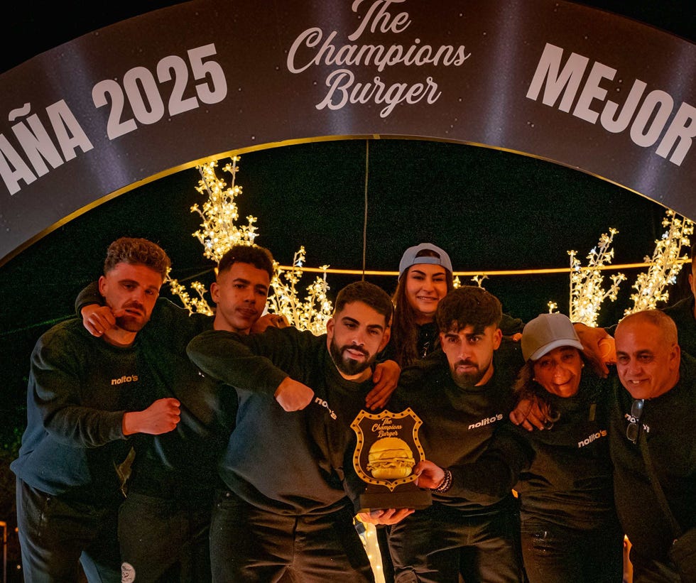 Equipo del restaurante cordobés Nolito’s, creadores de de La Diamante Azul, Mejor hamburguesa de España 2025 según The Champions Burger equipo del restaurante cordobés nolito’s, creadores de de la diamante azul, mejor hamburguesa de españa 2025 según the champions burger
