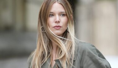 Esta chaqueta bomber de ante verde de Zara se ha convertido en protagonista quitándole el puesto a la marrón chocolate