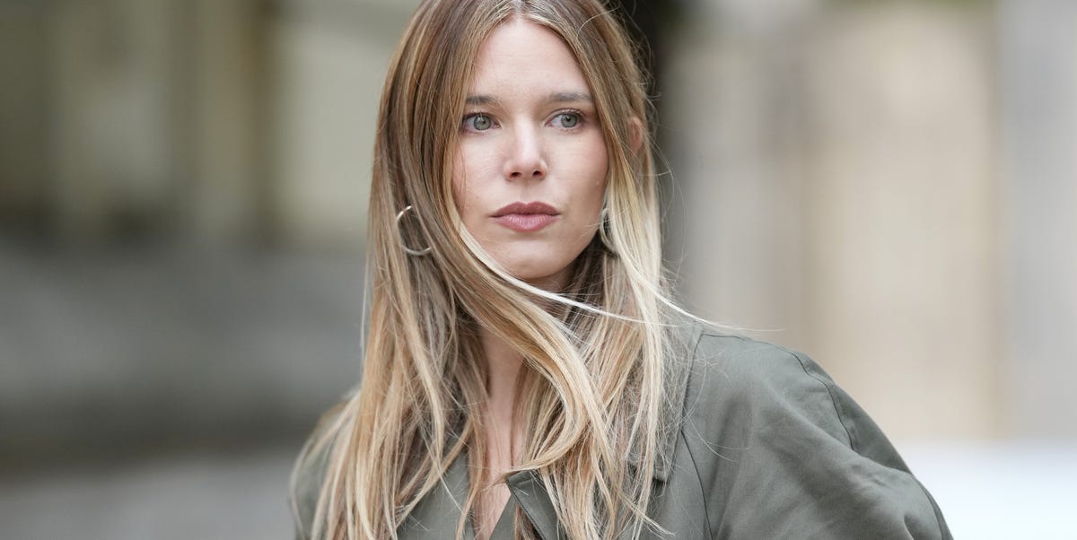 Esta chaqueta bomber de ante verde de Zara se ha convertido en protagonista quitándole el puesto a la marrón chocolate