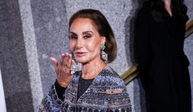 Naty Abascal lleva esta espectacular chaqueta de pedrería en su look para el Teatro Real