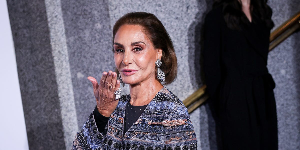 Naty Abascal lleva esta espectacular chaqueta de pedrería en su look para el Teatro Real