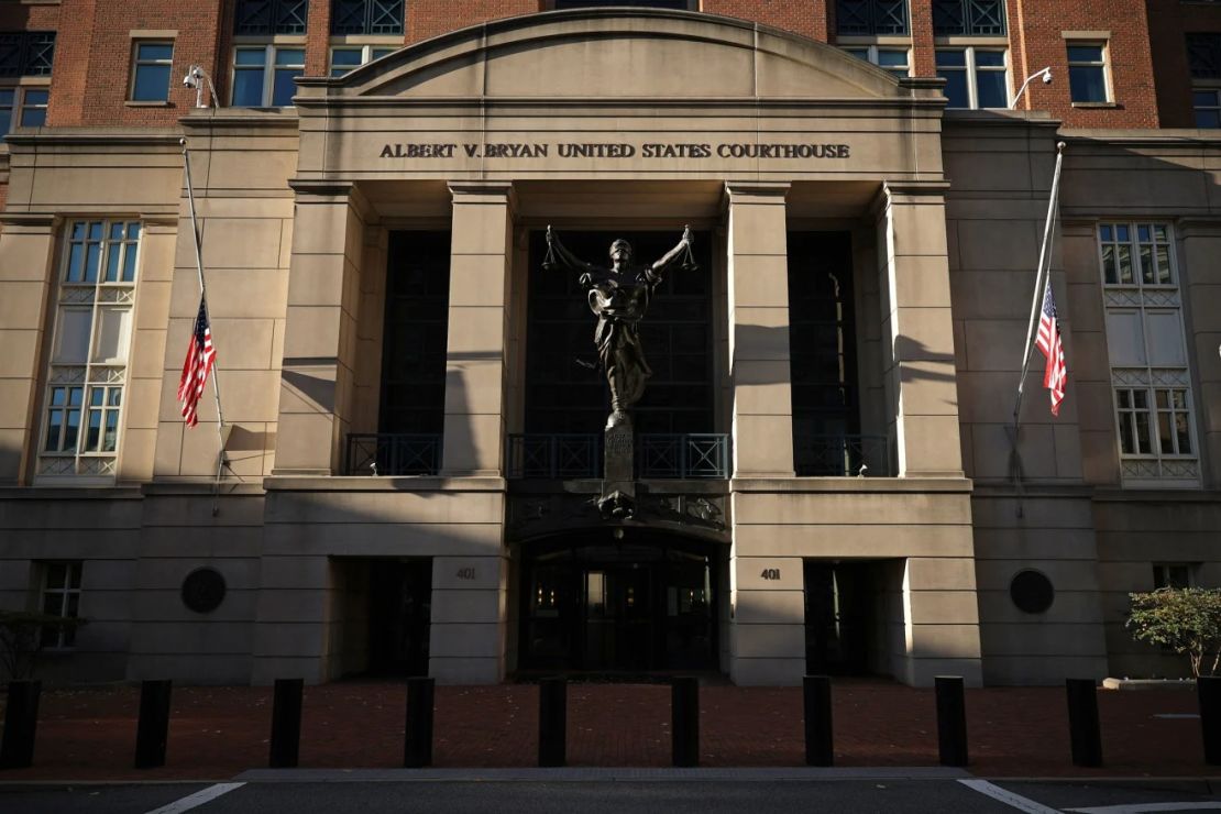 El frente del Palacio de Justicia de Estados Unidos Albert V. Bryan en Alexandria, Virginia, el 13 de noviembre.
