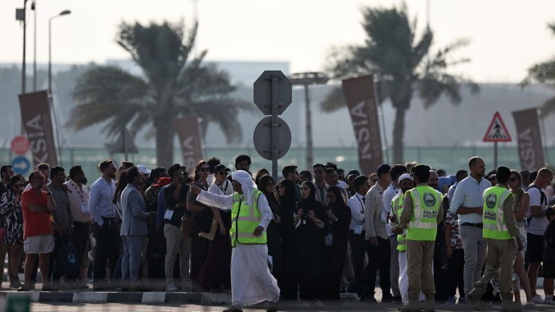 Muere piloto tras estrellarse un caza indio en el Salón Aeronáutico de Dubái