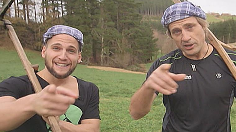 Gotzon Mantuliz junto al presentador de 'El Conquistador', Julián Iantzi