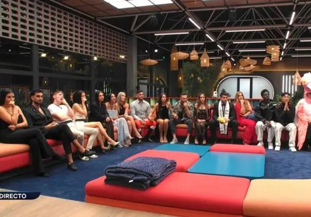 Polémica en 'Gran Hermano': la audiencia pide la expulsión de un concursante tras confesar que mataba ovejas con petardos: «Psicópata»