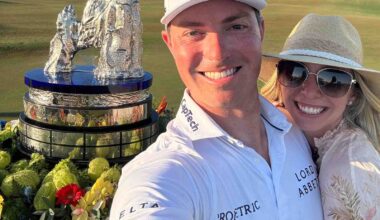 Ben Griffin se hace un selfie con su prometida y el trofeo del World Wide Techonology que conquistó este domingo.