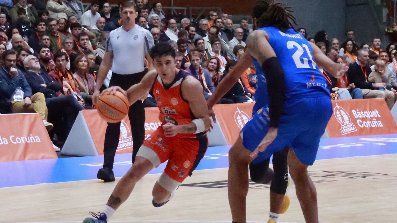 El Leyma Básquet Coruña suma la octava victoria ante un correoso Melilla (101-89) - La Voz de Galicia