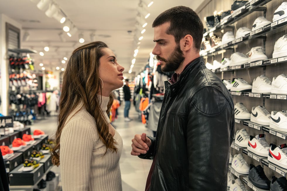 hasta el cielo l to r asia ortega as sole, Álvaro rico as fernan in episode 02 of hasta el cielo cr jaime olmedonetflix © 2022