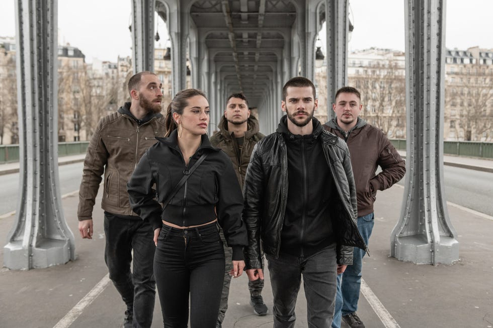 hasta el cielo l to r marco marini as compi, asia ortega as sole, dollar as gitano, Álvaro rico as fernan, ramÓn ramseys as nando in episode 03 of hasta el cielo cr jaime olmedonetflix © 2022