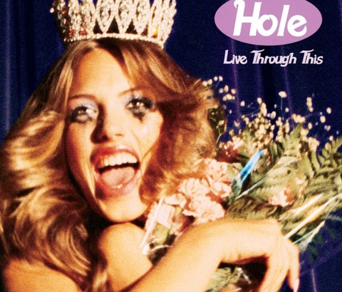 Quién aparece en la portada de Live Through This de Hole