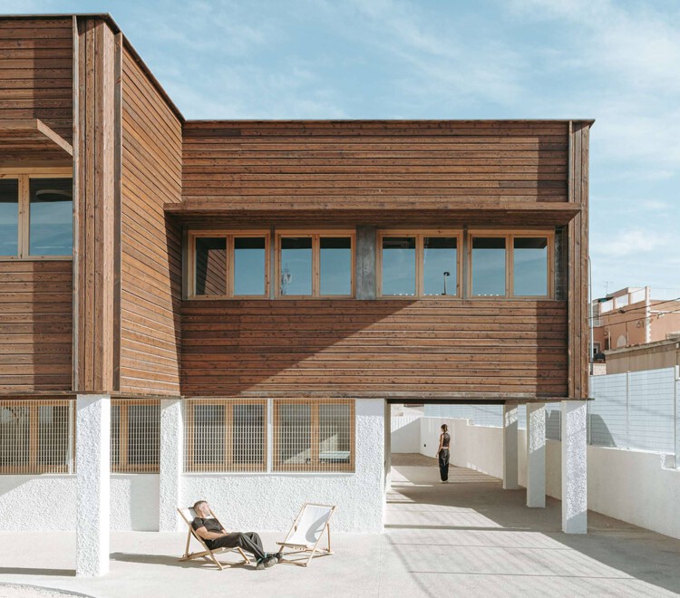 Centro Comunitario Hotel + Social  / MEII ESTUDIO - Fotografía exterior, Madera