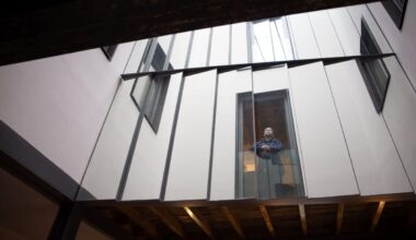 El edificio de Granada construido con reflejos