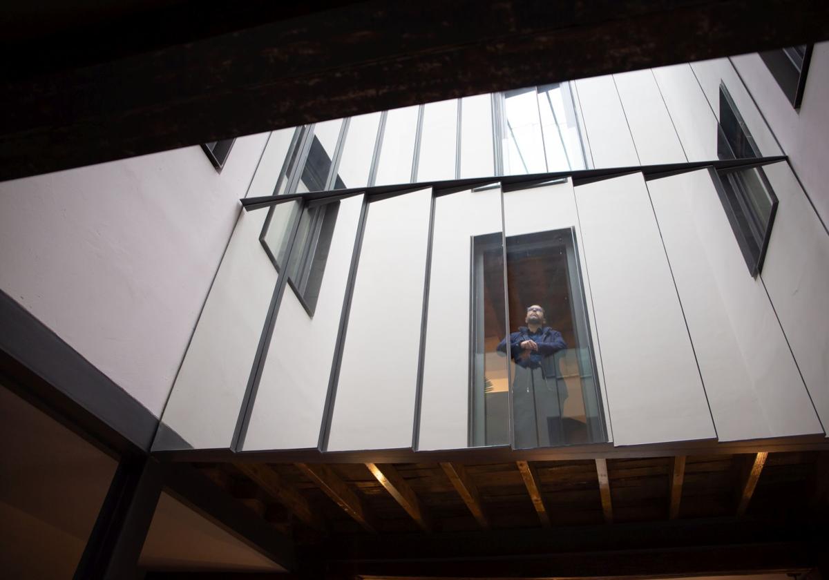 El edificio de Granada construido con reflejos