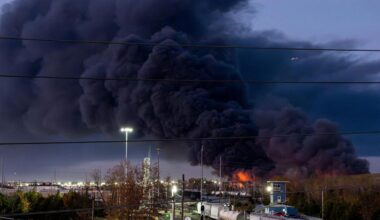 tres muertos y 11 heridos al estrellarse tras despegar en el aeropuerto internacional en Kentucky