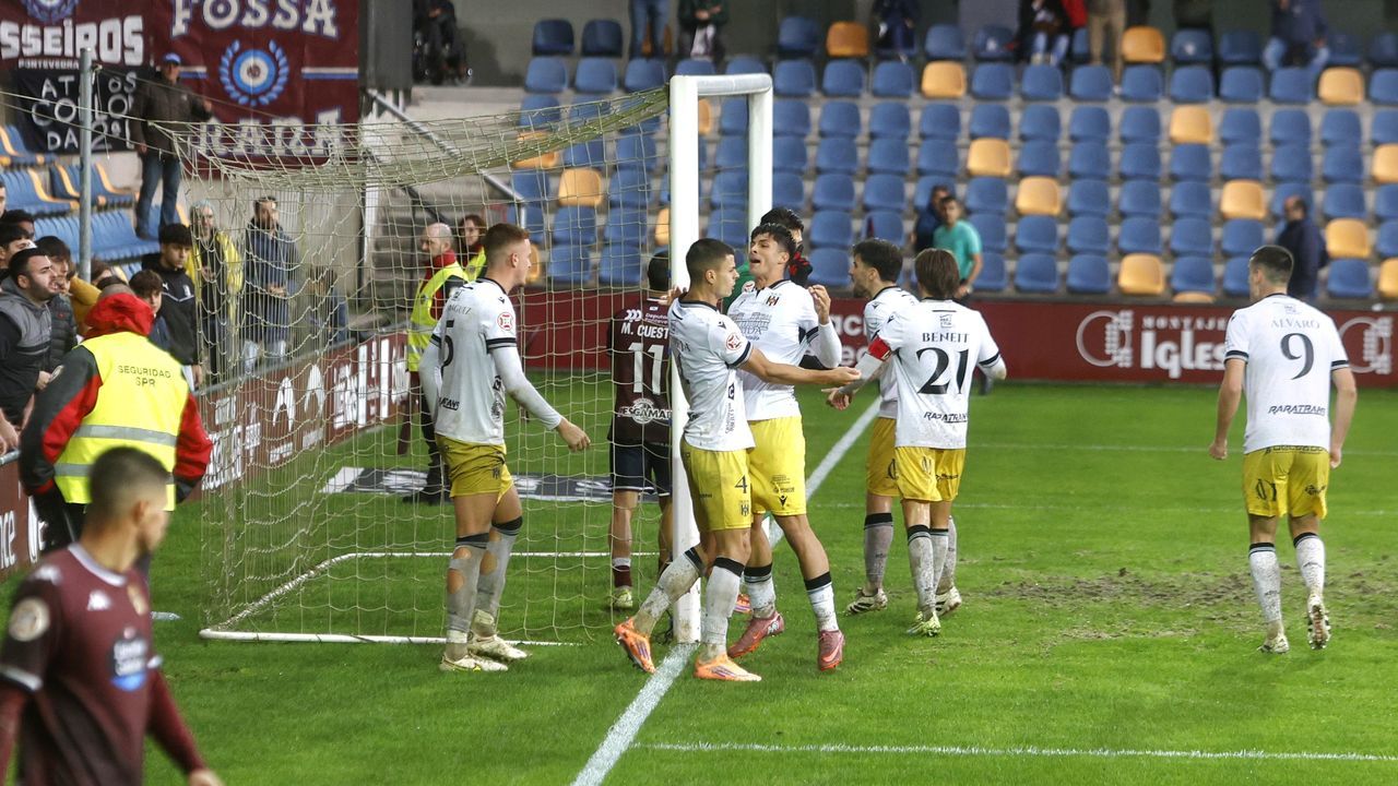 Dos penaltis fallados, una insubordinación y un punto para el Pontevedra en Pasarón (1-1) - La Voz de Galicia