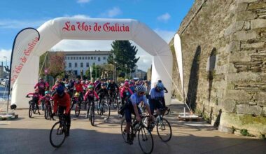 Ciclistas de todas las edades abrazaron la Muralla de Lugo: «¡Qué divertido!»