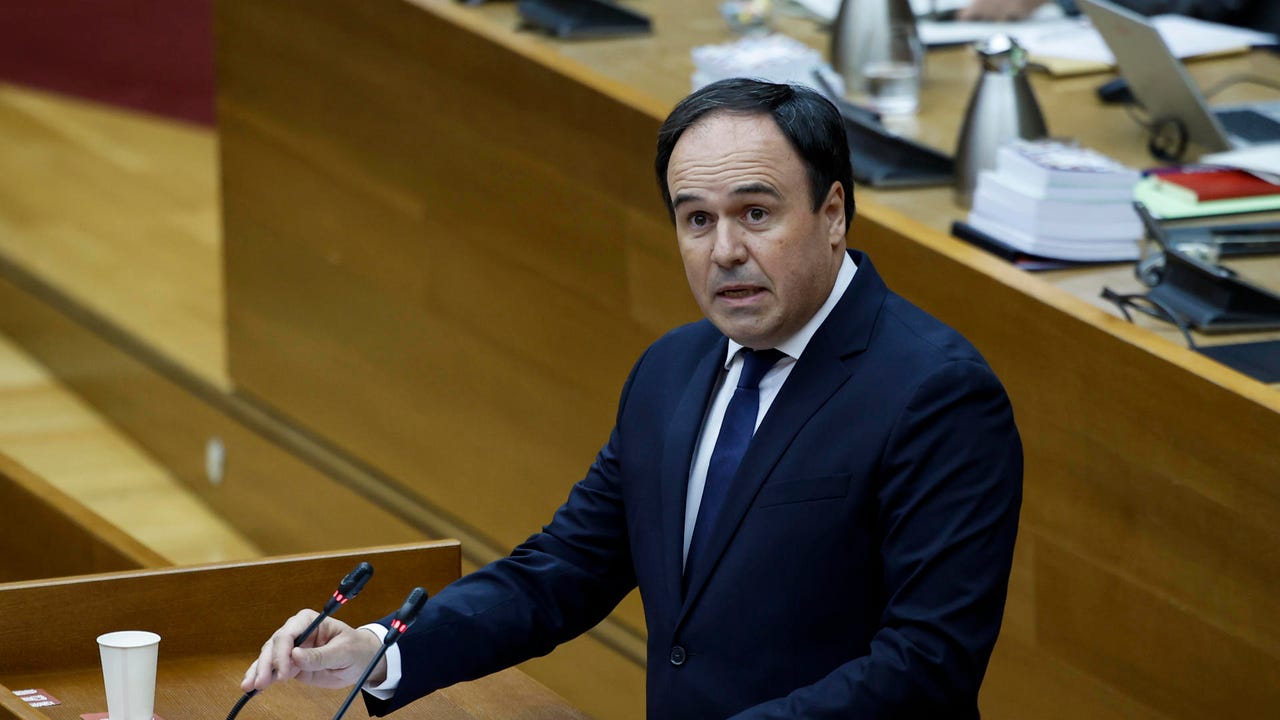 culpa al Gobierno por la DANA y lanza guiños a Vox en su investidura