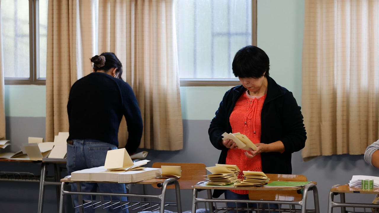 Chile elige al sucesor de Boric en las primeras elecciones con voto obligatorio y en las que las encuestas apuntan a una segunda vuelta