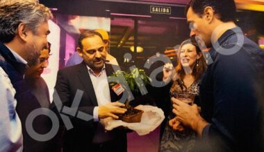 Las fotos inéditas de Sánchez y Begoña regalándole un bonsái a Ábalos por su 60 cumpleaños