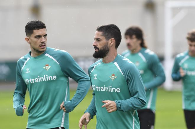 Marc Bartra e Isco Alarcón, en la sesión del viernes (Foto: Kiko Hurtado).