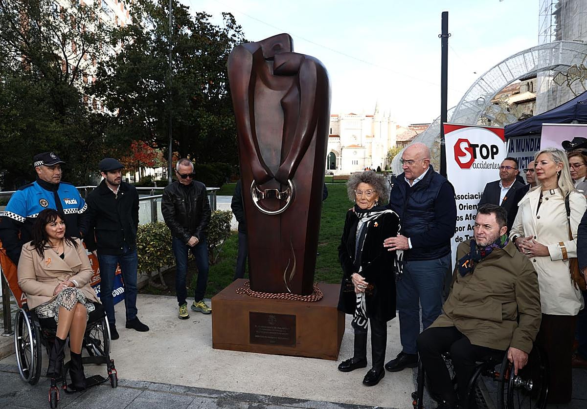 Una gran escultura recuerda en Portugalete a las víctimas de accidentes de tráfico