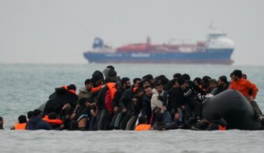 El Gobierno británico alerta de que la inmigración ilegal «destroza al país»