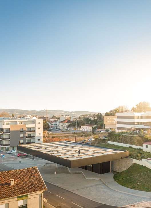 Centro intermodal de Lousada / spaceworkers - Fotografía exterior, Concreto