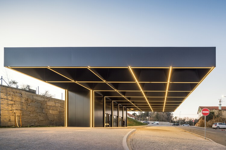 Centro intermodal de Lousada / spaceworkers - Fotografía exterior, Concreto