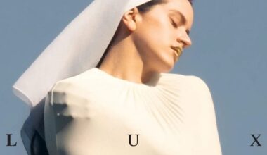 «Lux», la iluminación de Rosalía en busca de un pop trascendente