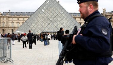 Dos de los sospechosos del millonario robo en el museo del Louvre son una pareja con hijos